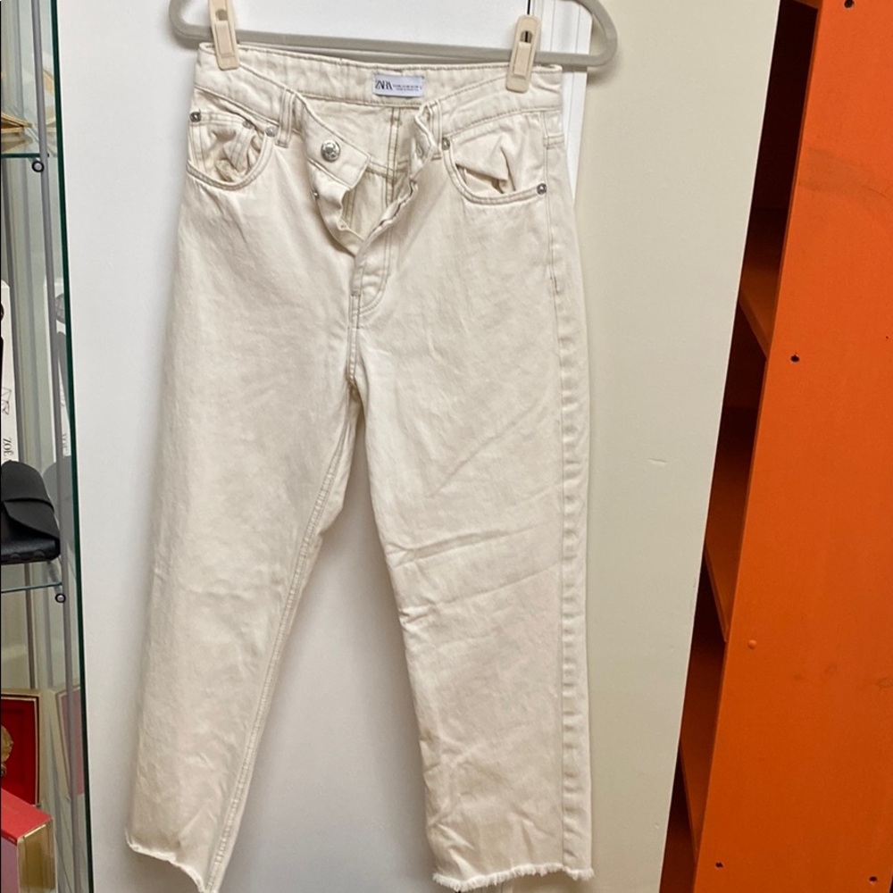 Off white Zara brand mom jeans size 6